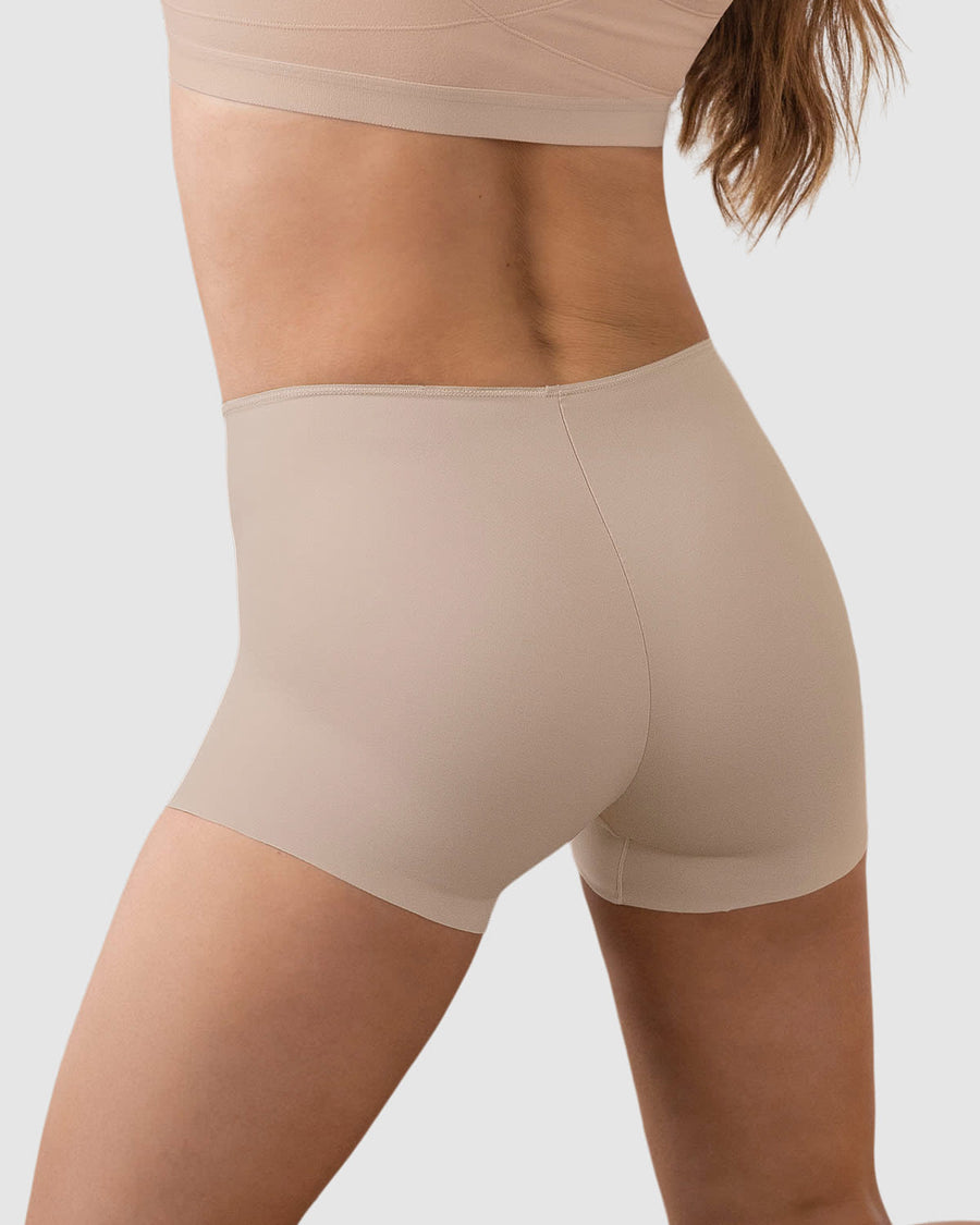 Panty tipo bóxer efecto invisible en piernas